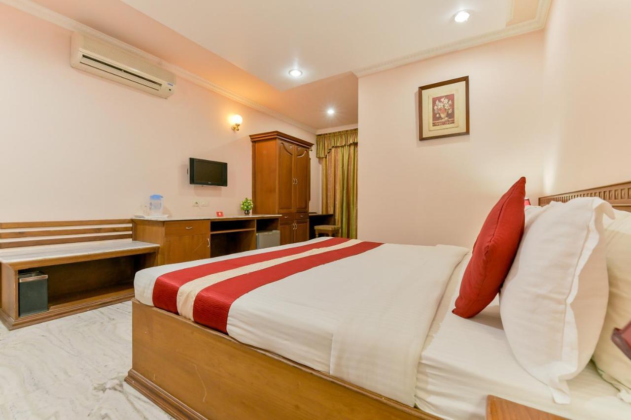 Hotel Capital O 15854 Grand Seasons Kochi Esterno foto