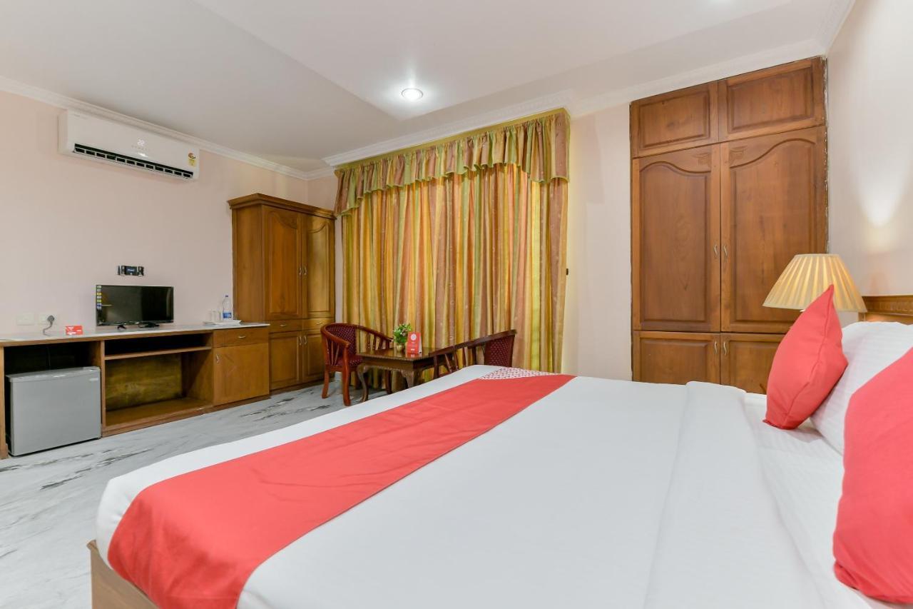 Hotel Capital O 15854 Grand Seasons Kochi Esterno foto